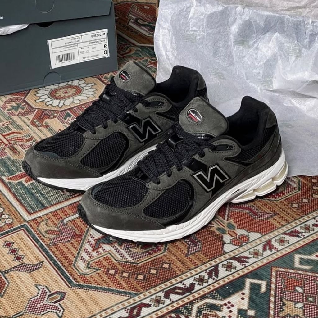 Classic2002R Dark Grey