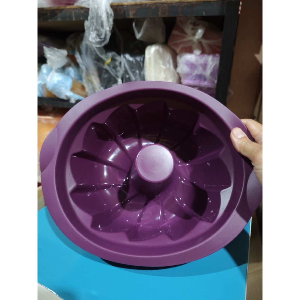 Cetakan bolu panggang tupperware