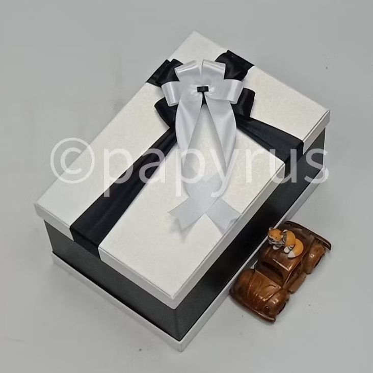 PAPYRUS Sandwich 20x30 Tinggi 15cm Kotak Kado Gift Box Hardbox Hampers Hadiah V2