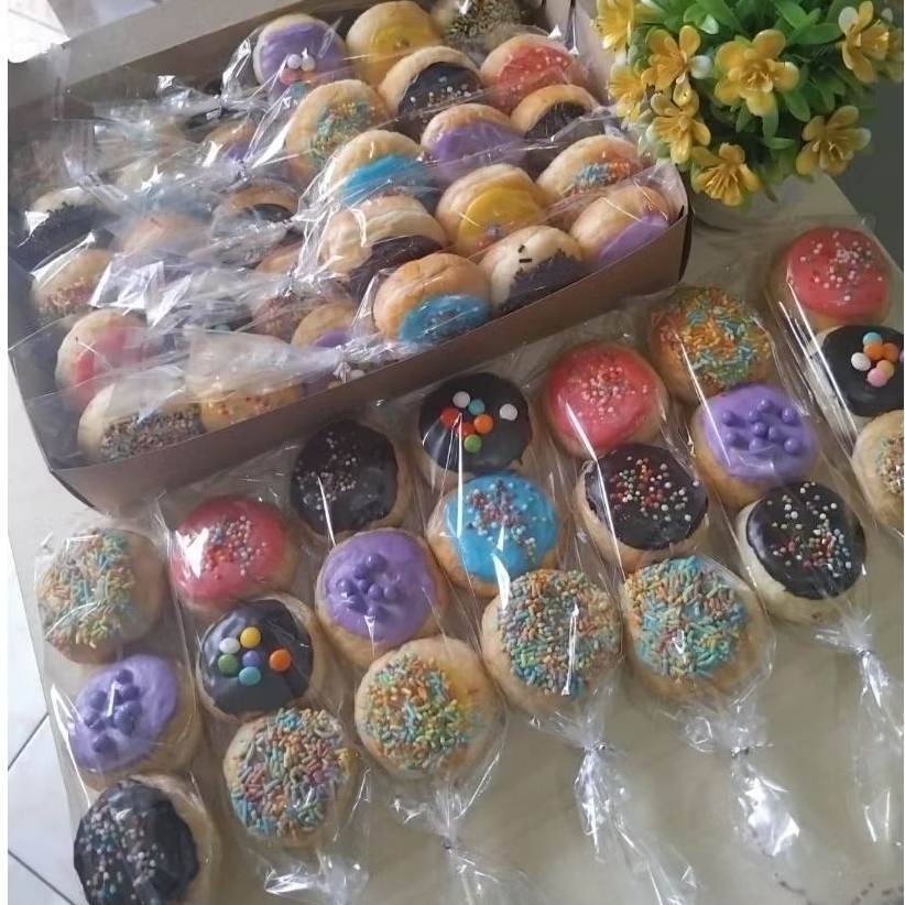 Donat sate/ Donat tusuk / Donat mini/ Bingkisan Ultah / Snack Ultah/ Hampers