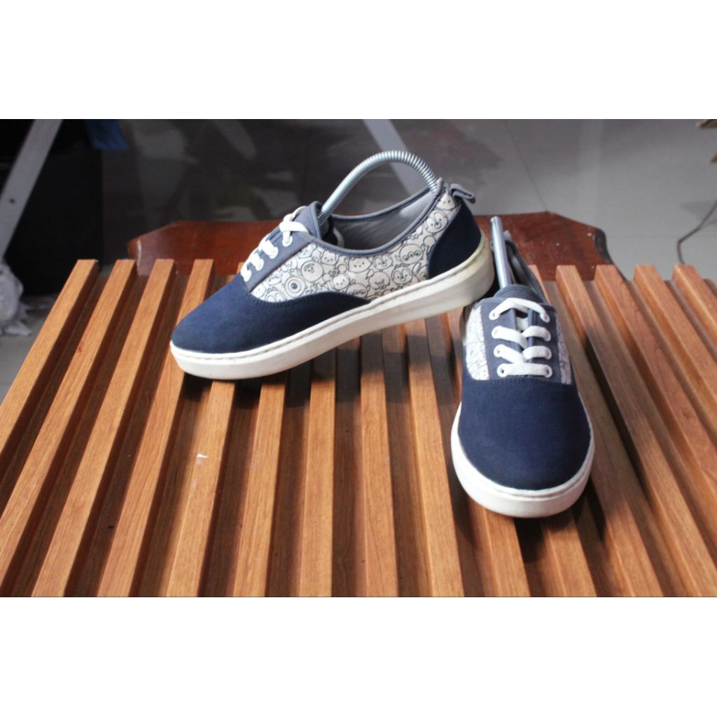 Sepatu kets kanvas "Nevada " upper kanvas,  outsole kokoh.  size 40 insole 250.