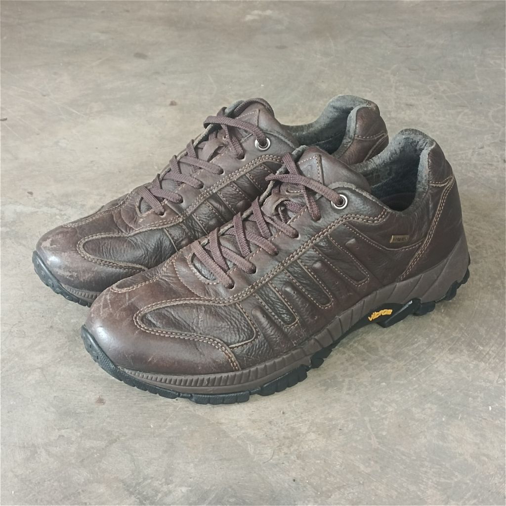 Montbell Men waterproof Hiking ( size 44)