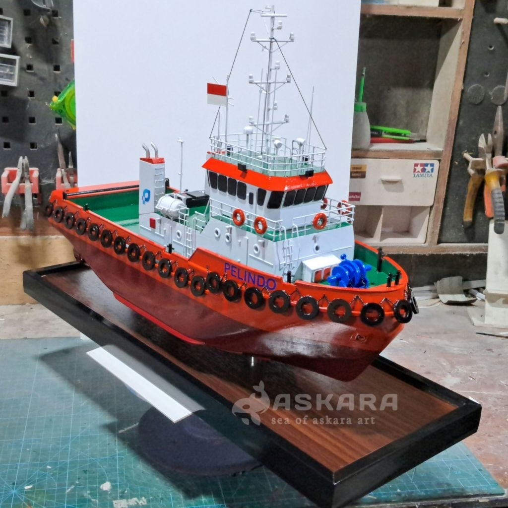 Miniatur Kapal Tugboat Pelindo / 50cm