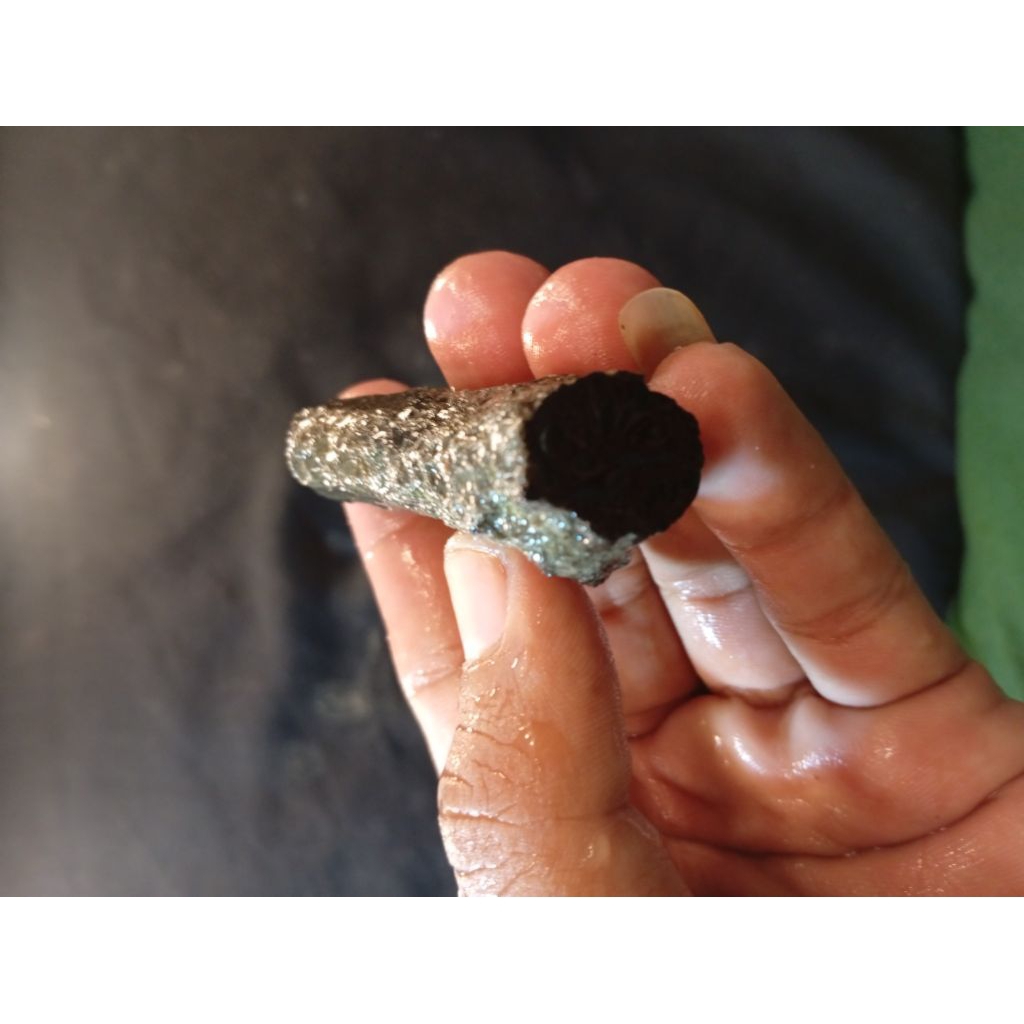 hasil temuan alam batu unik/bagian dari artefak kuno dan tulang hewan purba 5