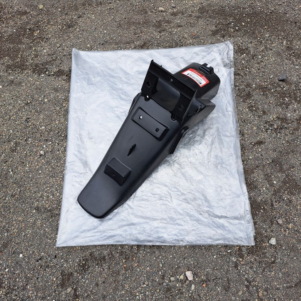 Slebor belakang spakbor belakang megapro old hiu FENDER A RR 80100-KEH-930 Original AHM Astra honda 