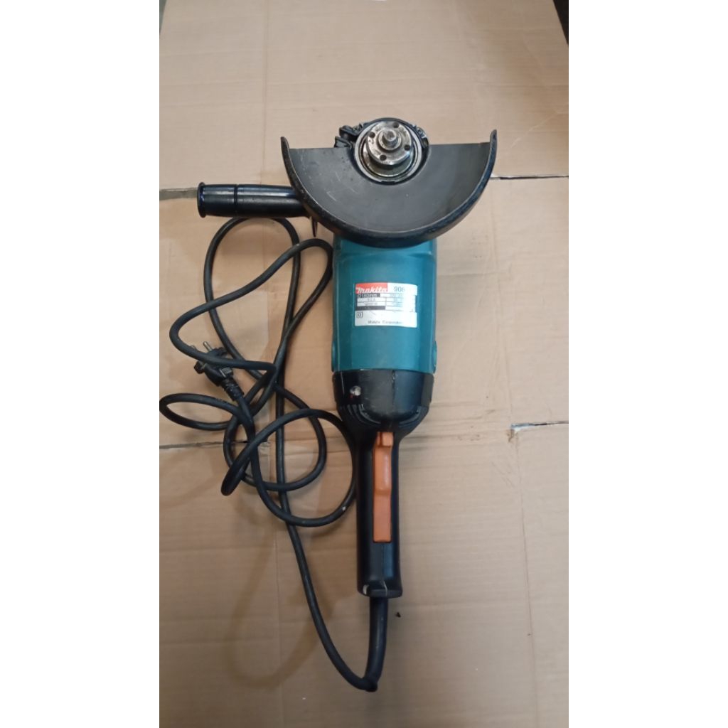 Mesin Gerinda tangan 7 inch Makita 9067