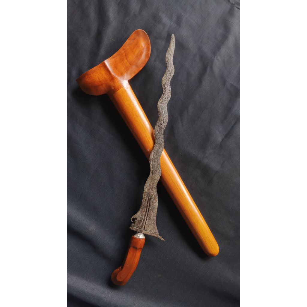 Lokasian | Keris Sengkelat Pamor Bromowatu Est. Tangguh Mataraman