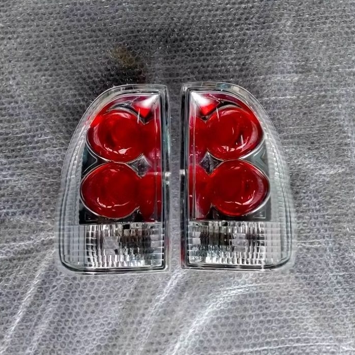 stoplamp Isuzu panther touring Cristal 2000