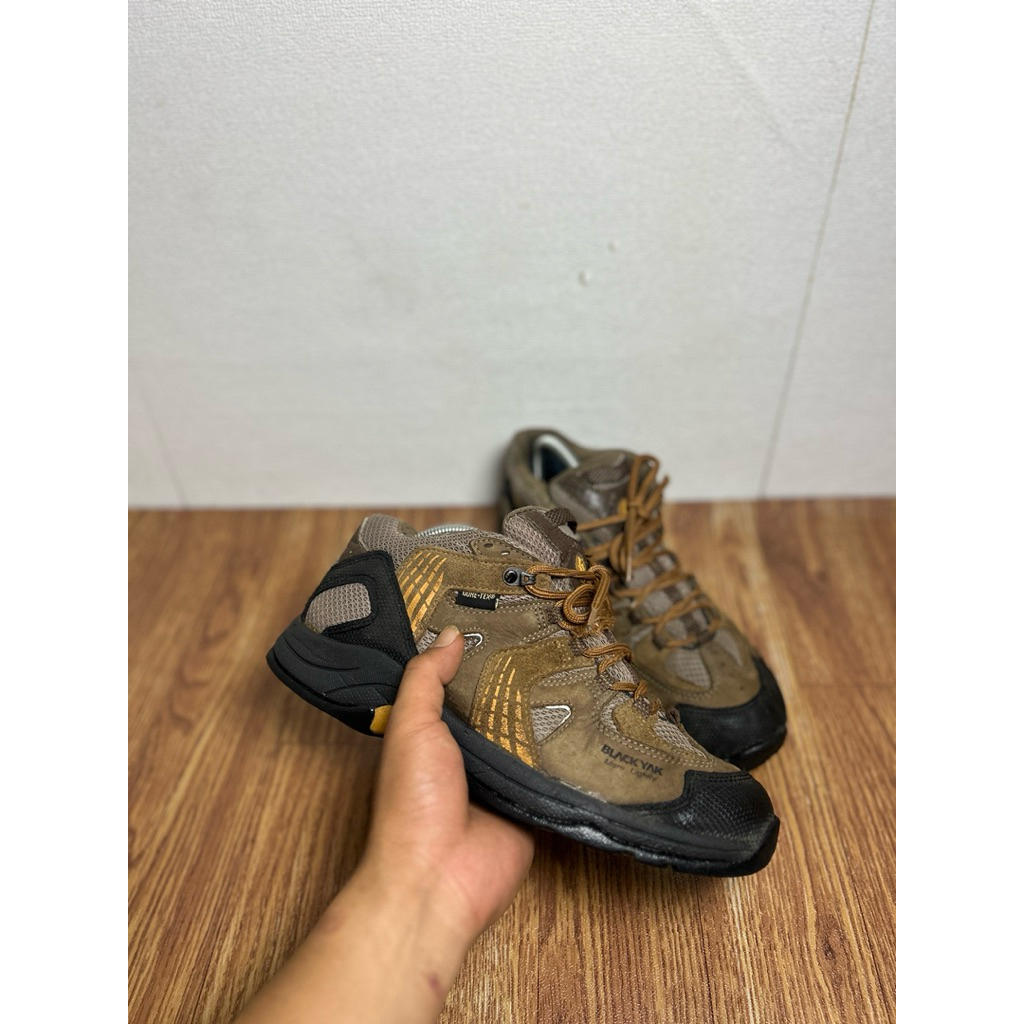 sepatu gunung second original black yak