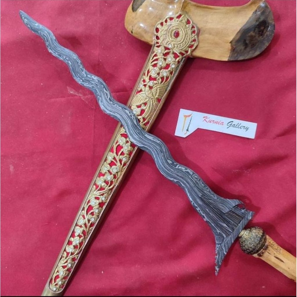 Keris Sengkelat Pamor Junjung Drajat Istimewa