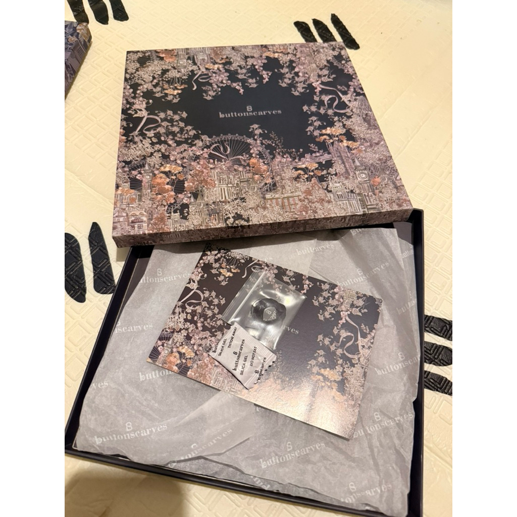 PRELOVED Buttonscarves British - Royal Guard