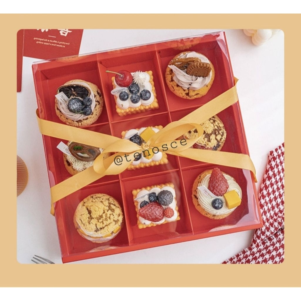 Kotak Box Sekat 9 Red Tutup Mika Tall Kue Cake Puding Hampers Dus Imlek Konien Sincia Natal Christma