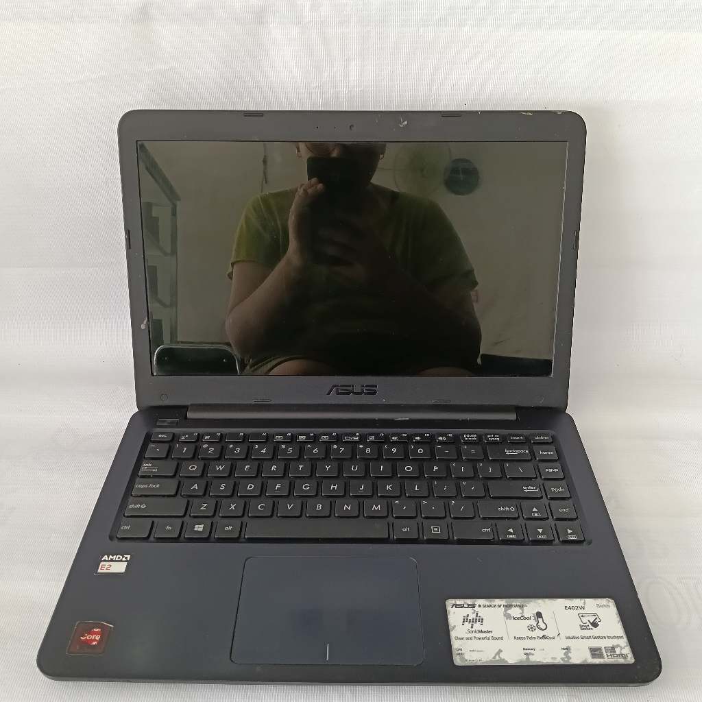 LAPTOP ASUS VIVOBOOK E402W AMD  E2-6110U RAM 4GB HDD 500GB