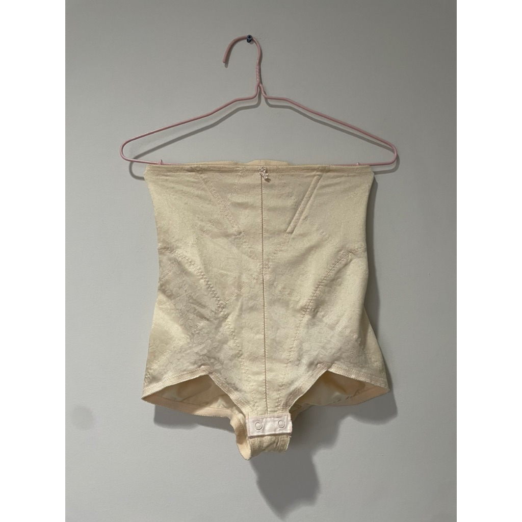 Korset Wacoal Shape Wear Celana Wanita Stretch Karet Preloved