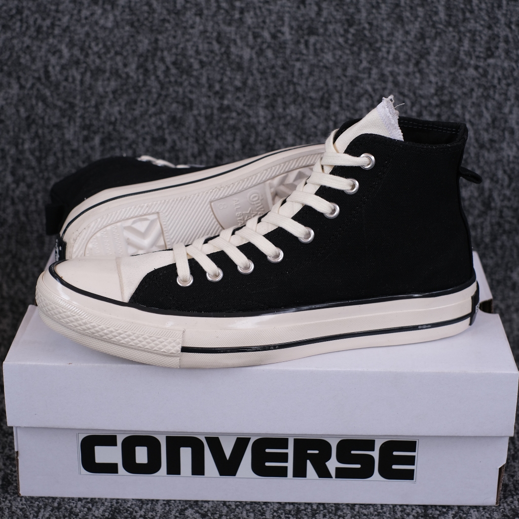Sepatu Sneakers Converse Essentials Pria dan wanita