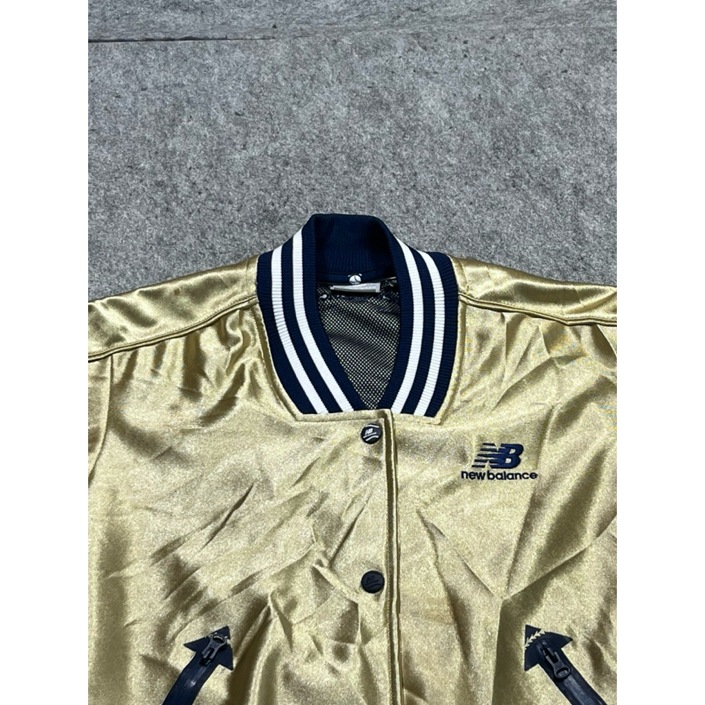 JAKET NEW BALANCE