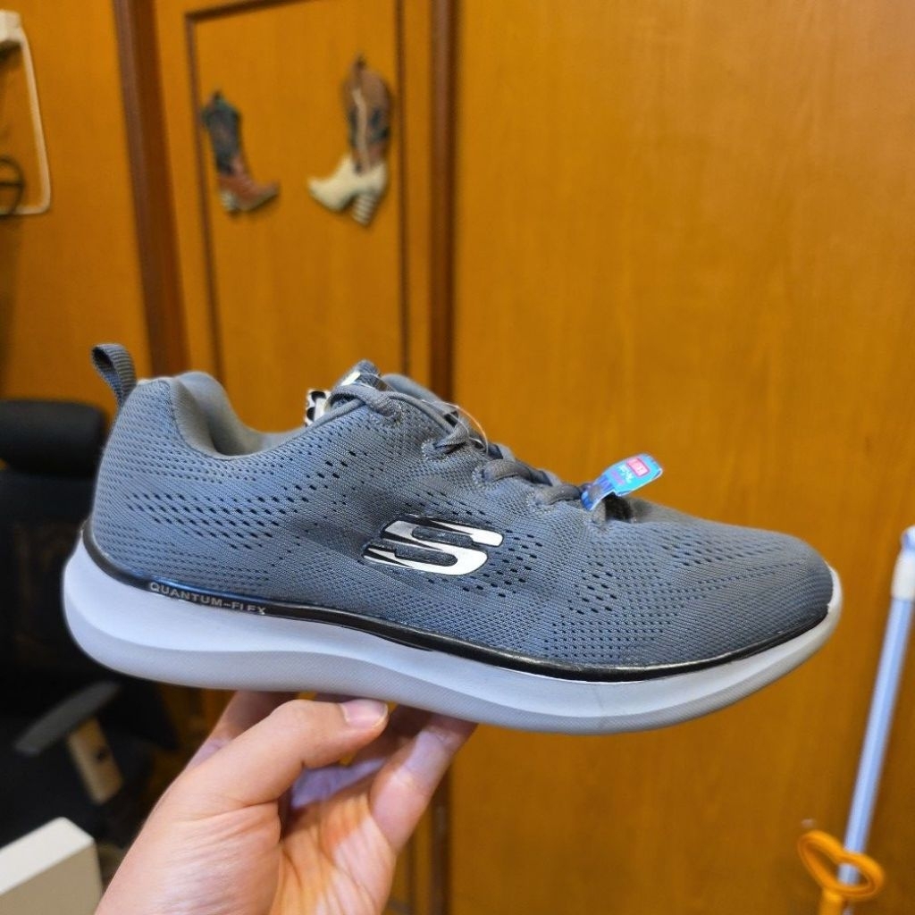 Sepatu Sport Pria Skechers (Sale)