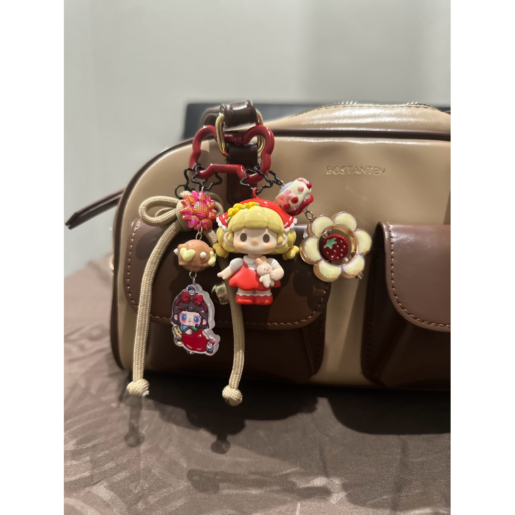 Bagcharm figur titi, mengdana, fuji