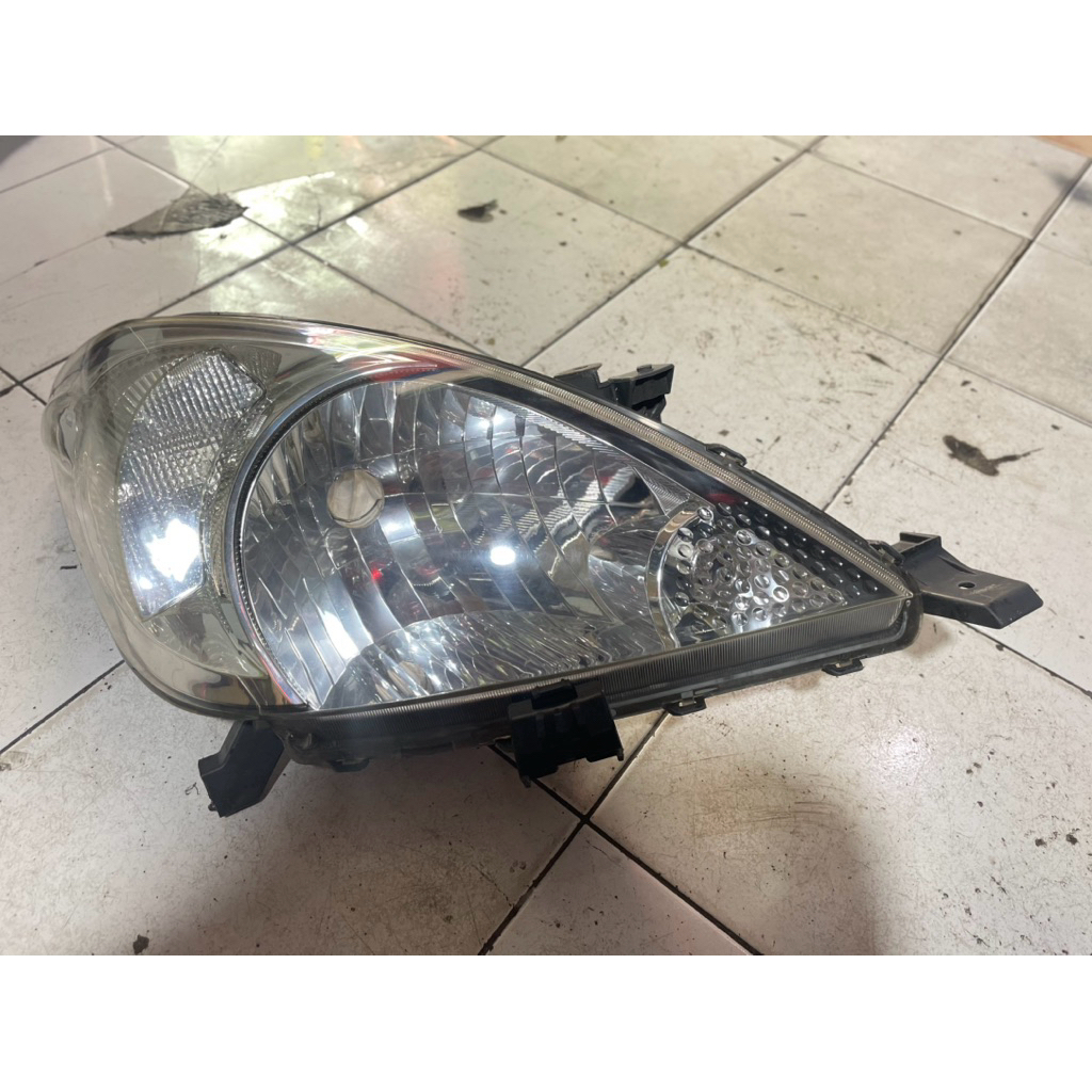 Headlamp Innova 2005