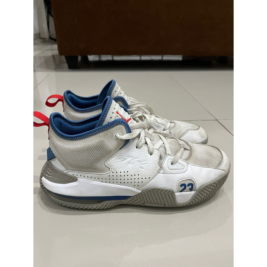 sepatu basket nike jordan stay loyal 2 size 44 second,tinggal di cuci jadi kinclong lagi