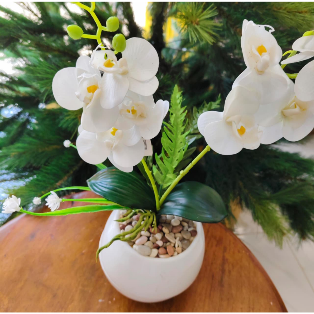 rangkaian bunga anggrek artificial yang cantik cocok jadi hiasan di sudut rumah