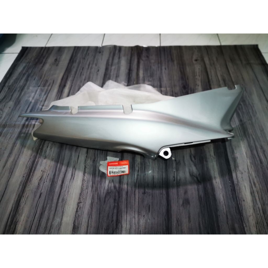 Cover Body Bodi Belakang Kanan Honda Supra X  XX Supra Fit Lama Silver Original KEV-880FMH