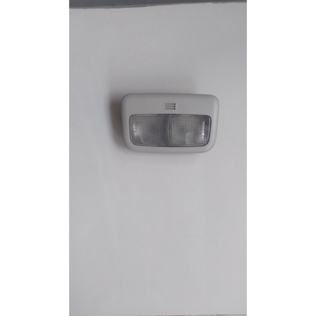 Lampu plafon Depan Yaris 2011
