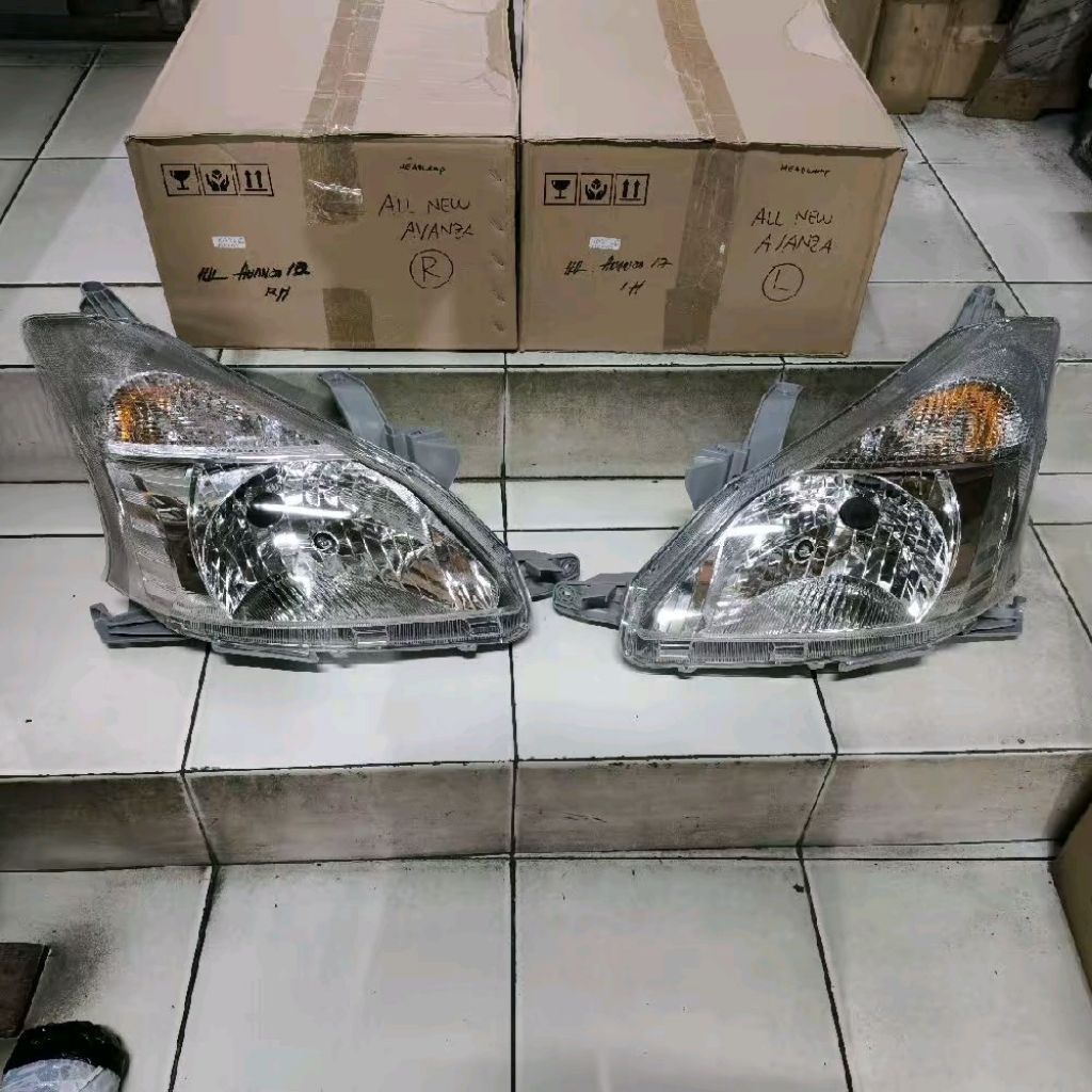 Headlamp lampu depan kanan kiri Toyota Daihatsu All New Avanza Xenia tahun 2012 2013 2014 KMIN