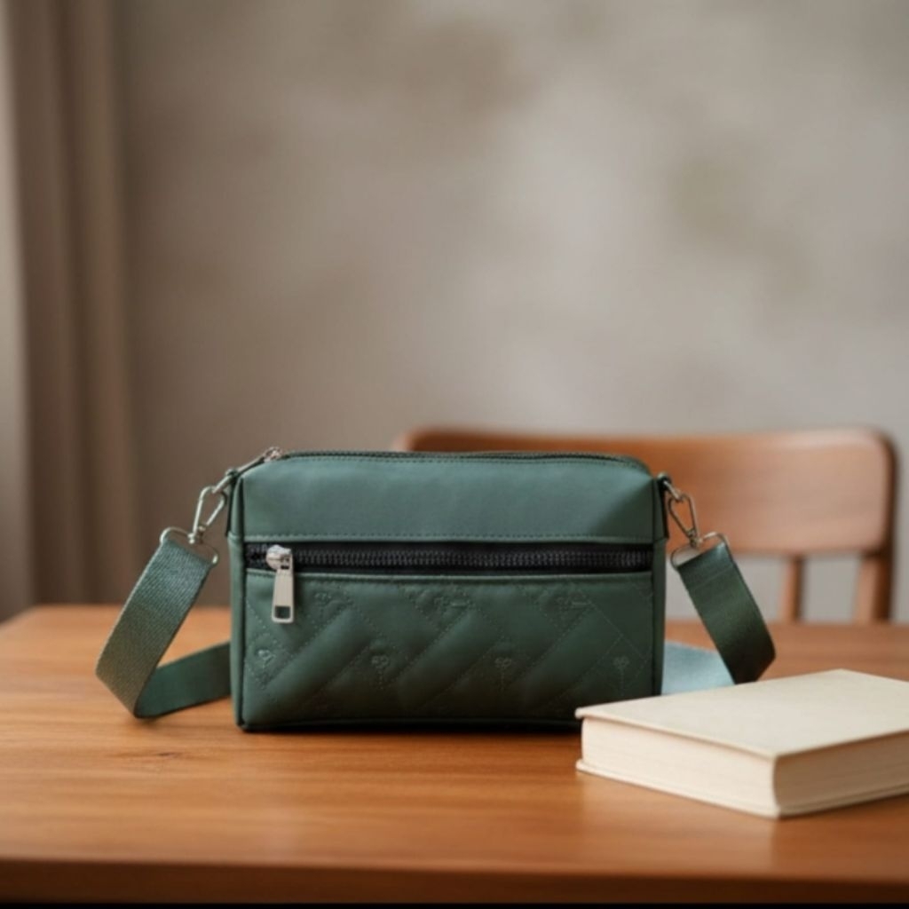 Tas Selempang Wanita Neo-Casual Chic Anti Air Warna Hijau Sage Material Kanvas Berkualitas Kompartem