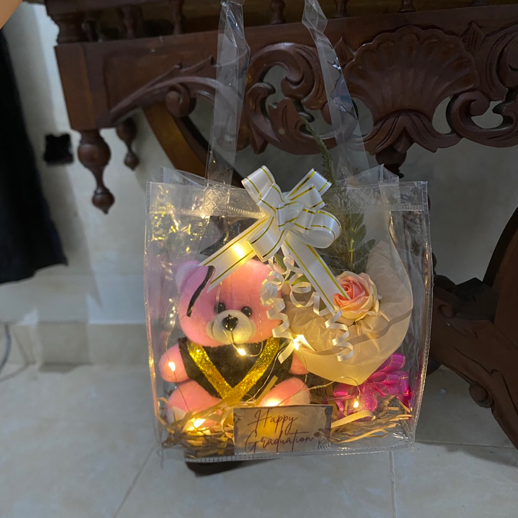 Kado Hampers Gift Wisuda Bunga Boneka Tas Transparant| Kado Ulang Tahun Bunga Boneka| Hampers Bunga 