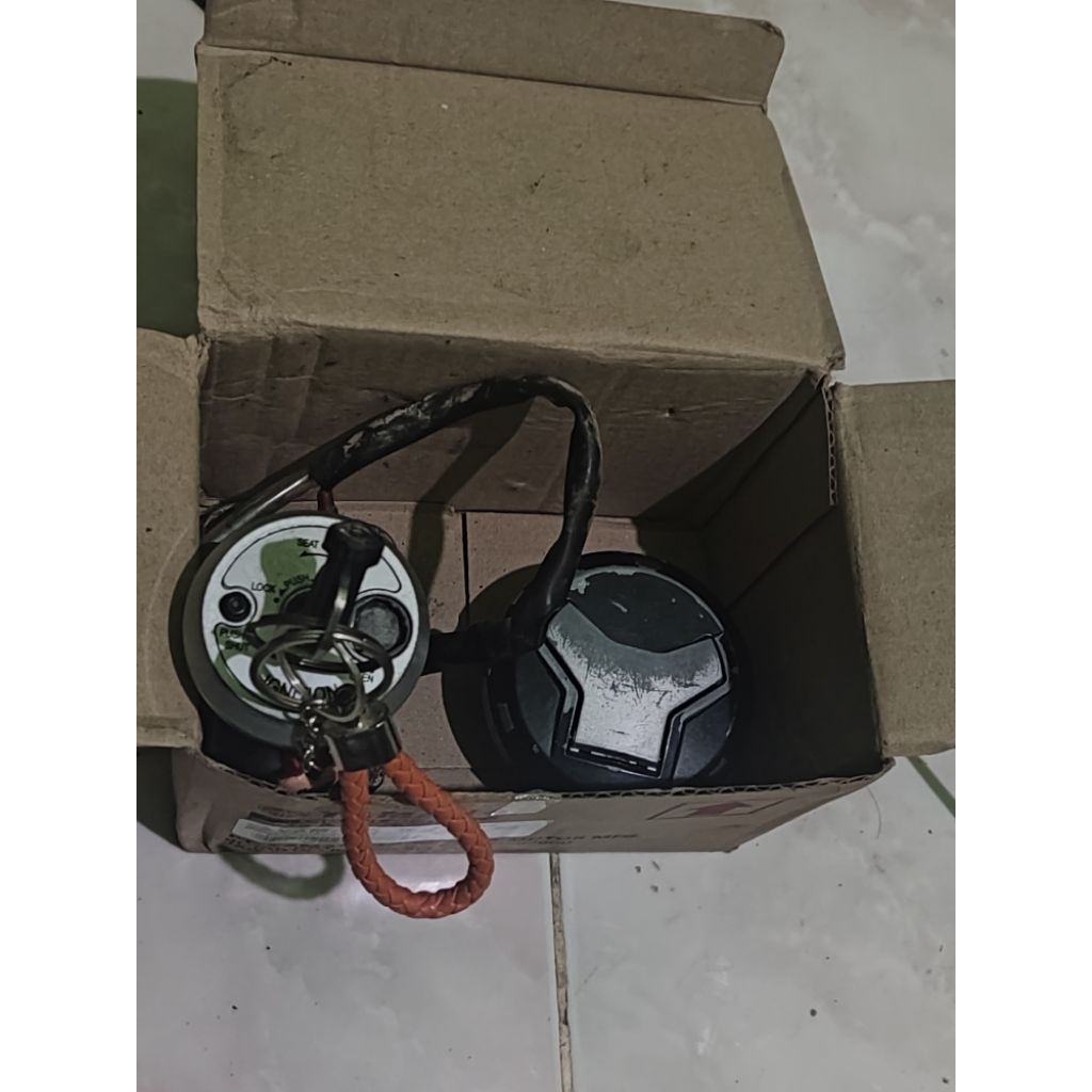 Kunci kontak nmax old set tutup tangki