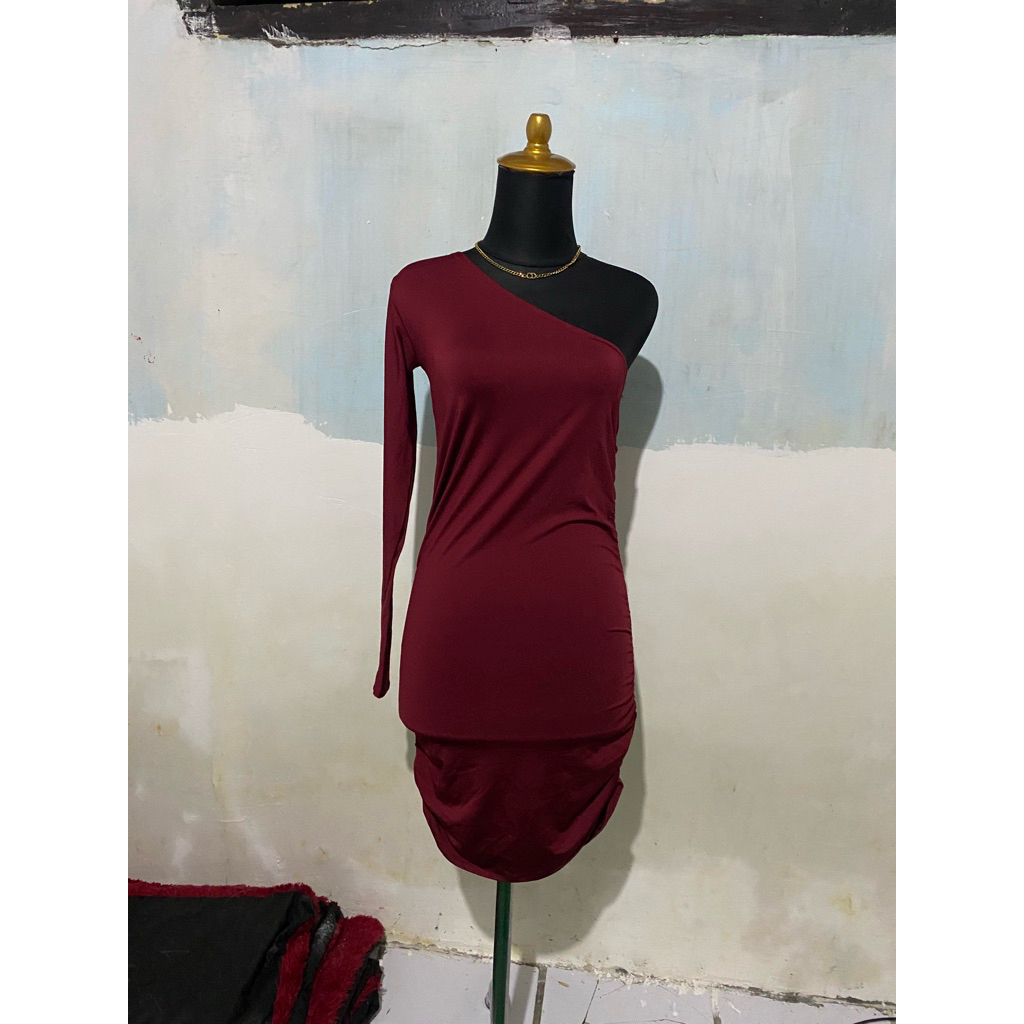dress casual merah maroon