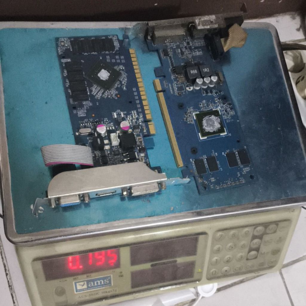 vga rusak cip kaca 2 keping