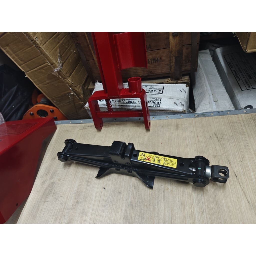 Dongkrak mobil Honda original Brio jazz mobilio dll