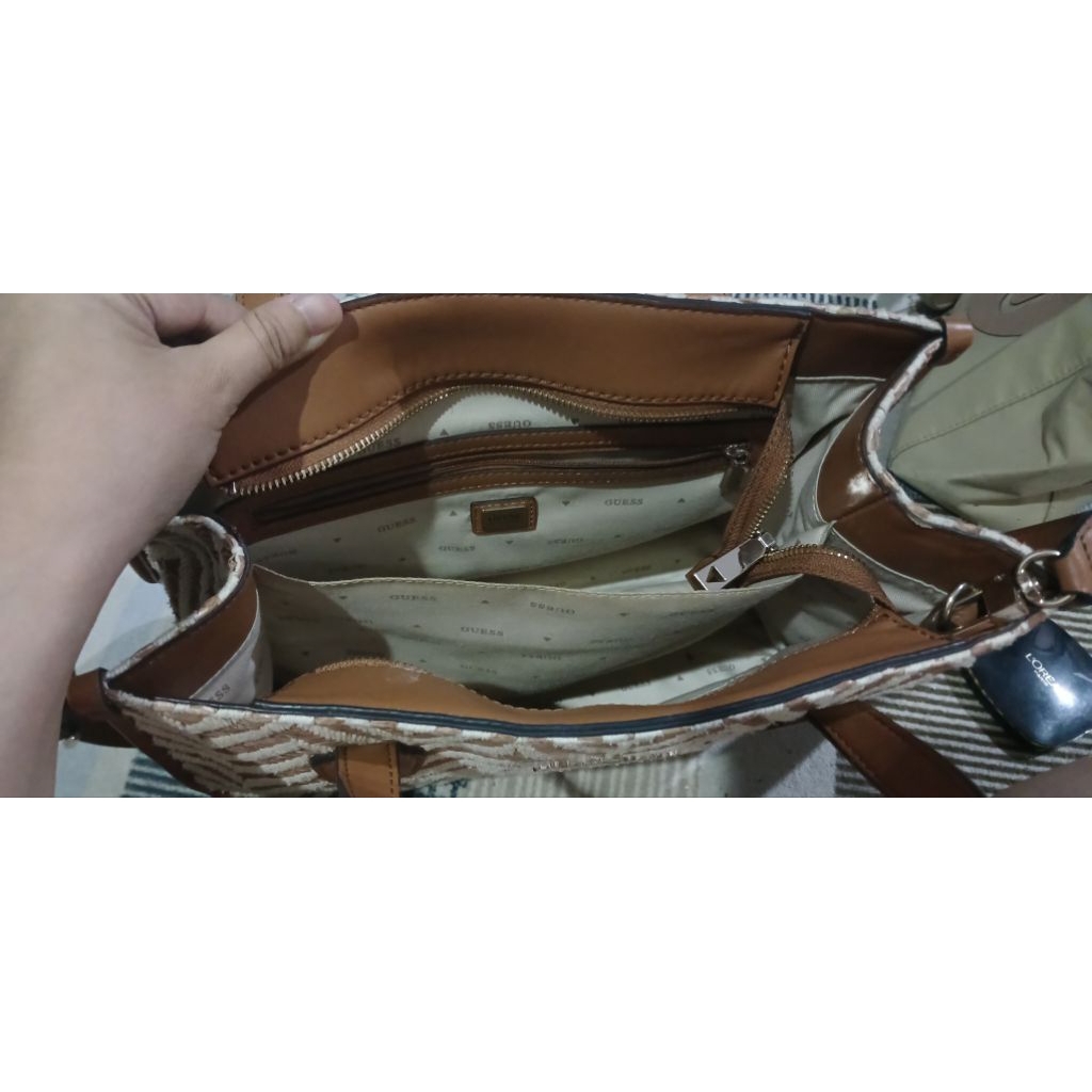 Preloved Tas Guess Original Lengkap dengan Dustbag
