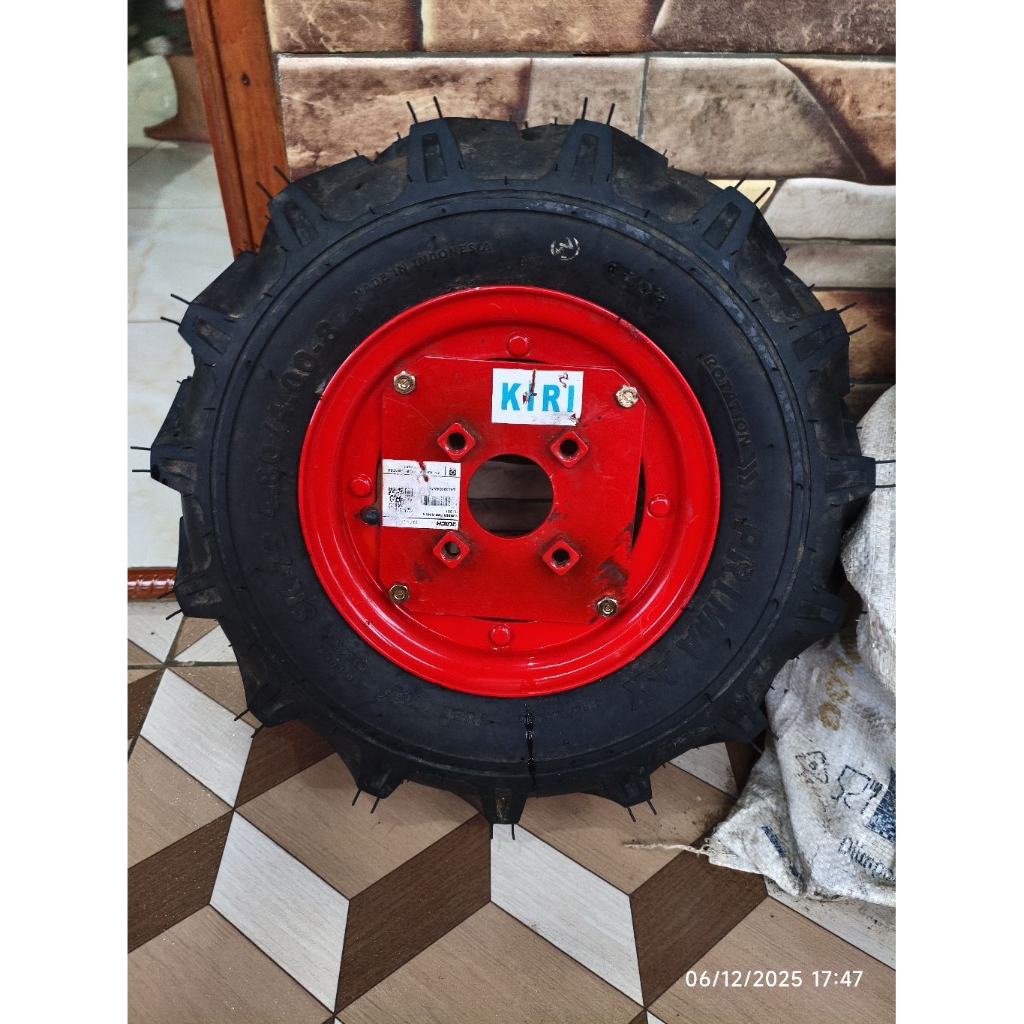 ban set velg tracktor traktor Quick cakar baja ban luar dalam unit baru ga jadi pakai anggap second