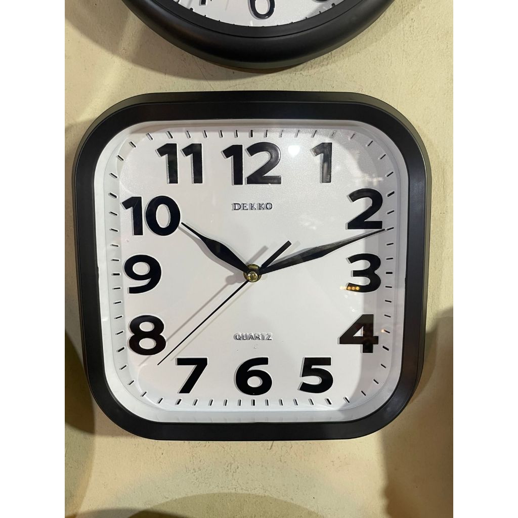 Jam Dinding Dekko Quartz Diamater 26cm (Free Baterai)