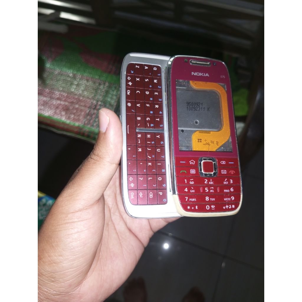 nokia e75 minus lcd... minus fleksible