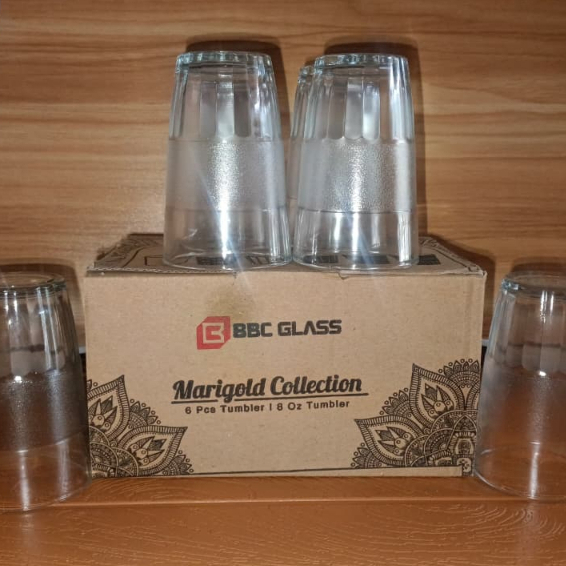 Gelas kaca polos lusinan