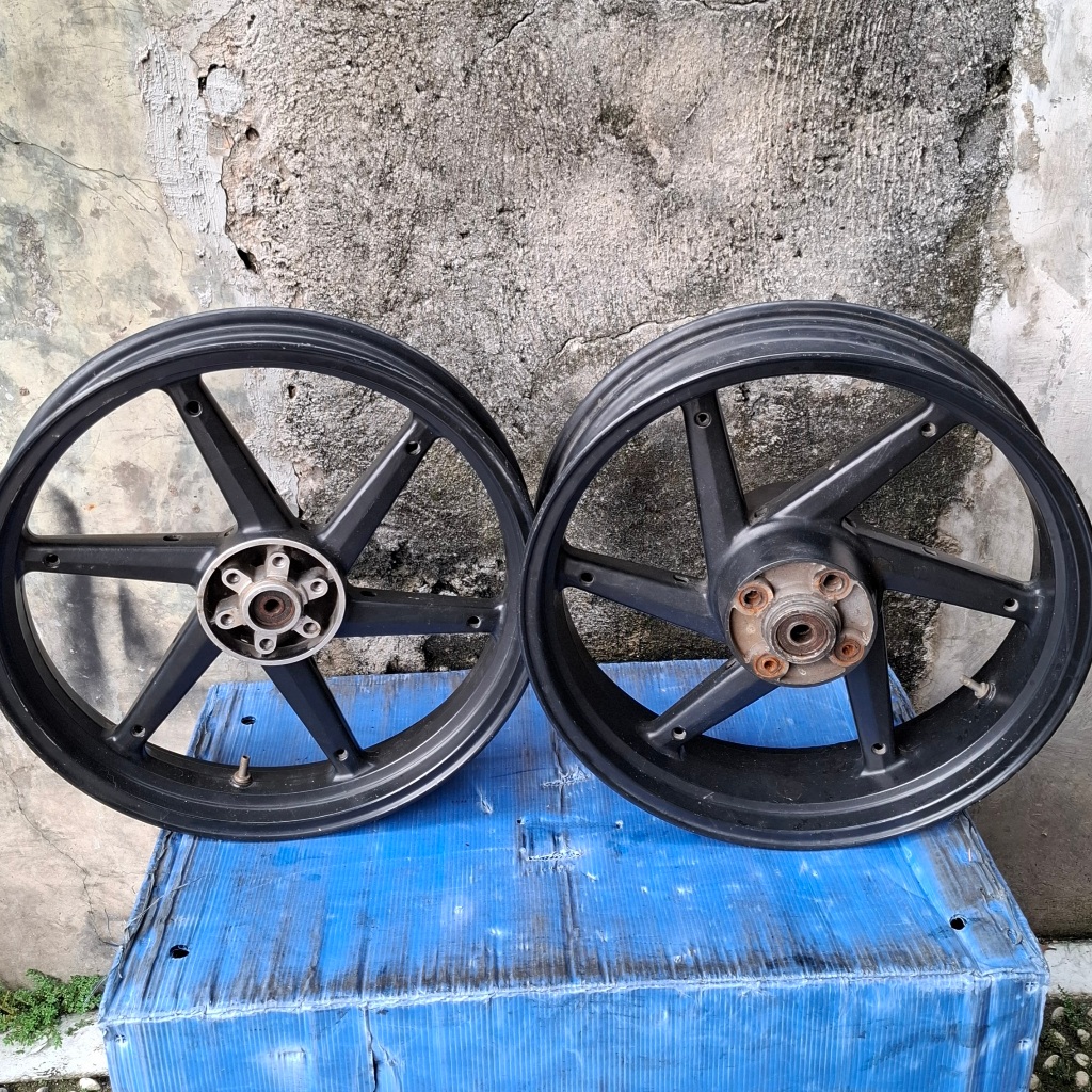 Velg tiger palang t donel disc rossi ring 17/3.00 17/4.00 lebar satu set depan belakang bekas copota