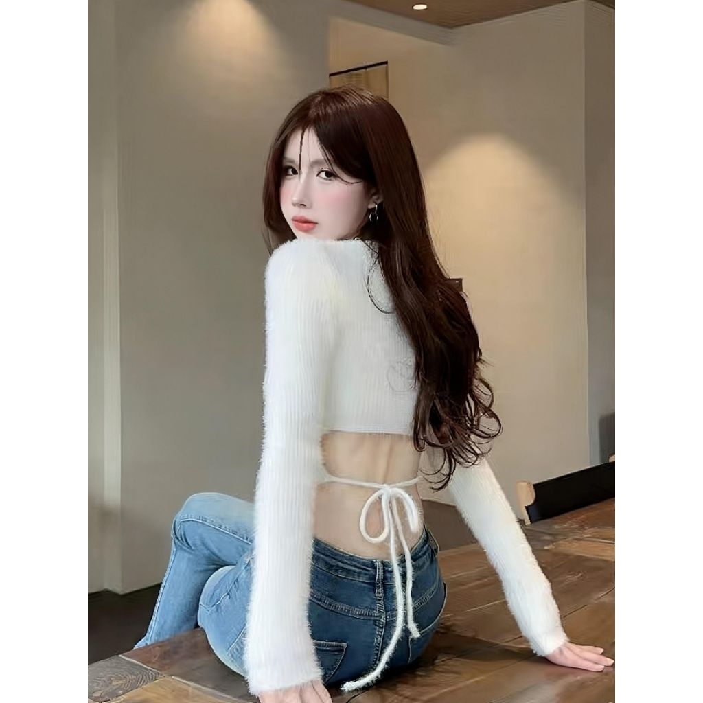Atasan Bulu Wanita Crop Top Tali Belakang Lengan Panjang Korean Style Rajut Lembut Baju Import