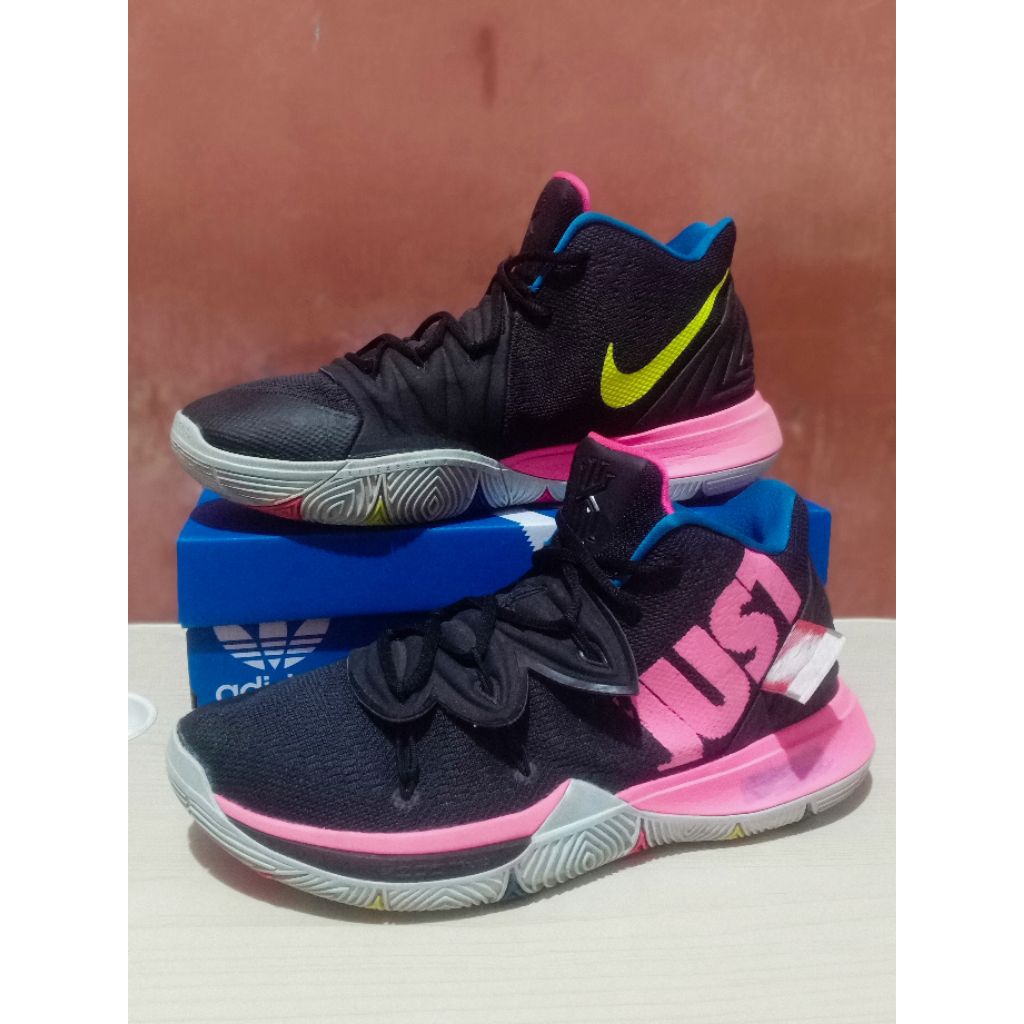 sepatu basket second size 44