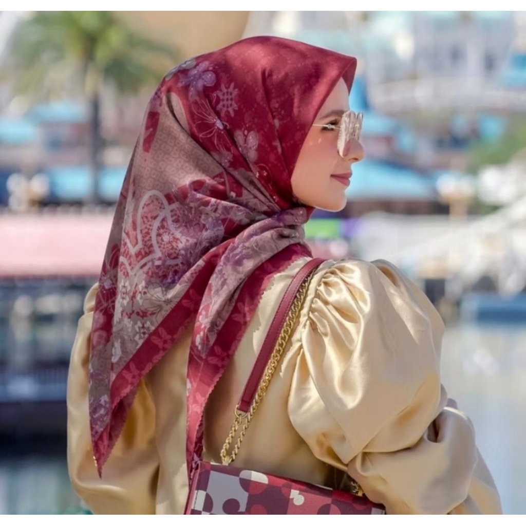 Buttonscarves - The Dream Park Scarlet