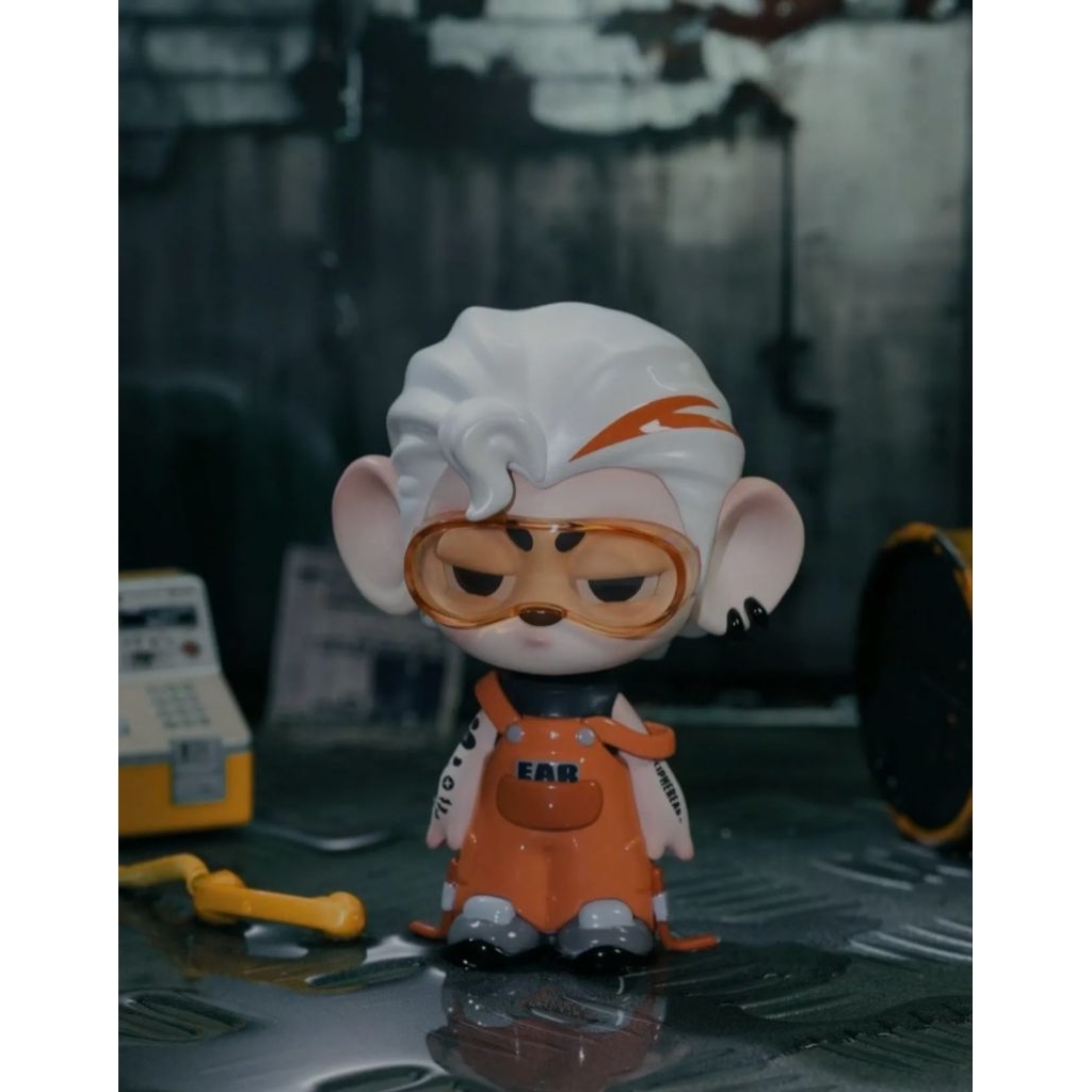 Ear Chiper Lost in Paradise