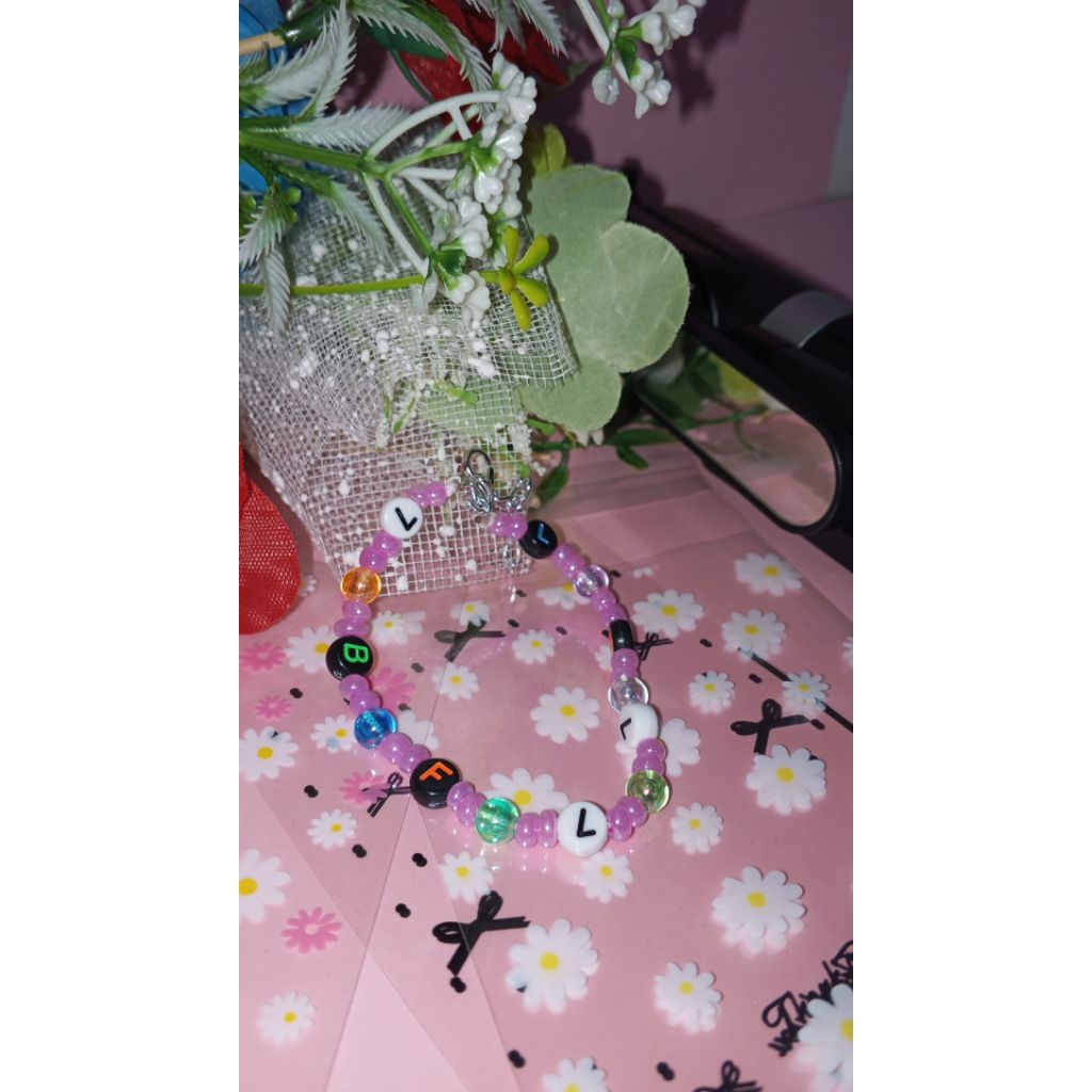 Gelang tangan wanita aesthetic angka huruf