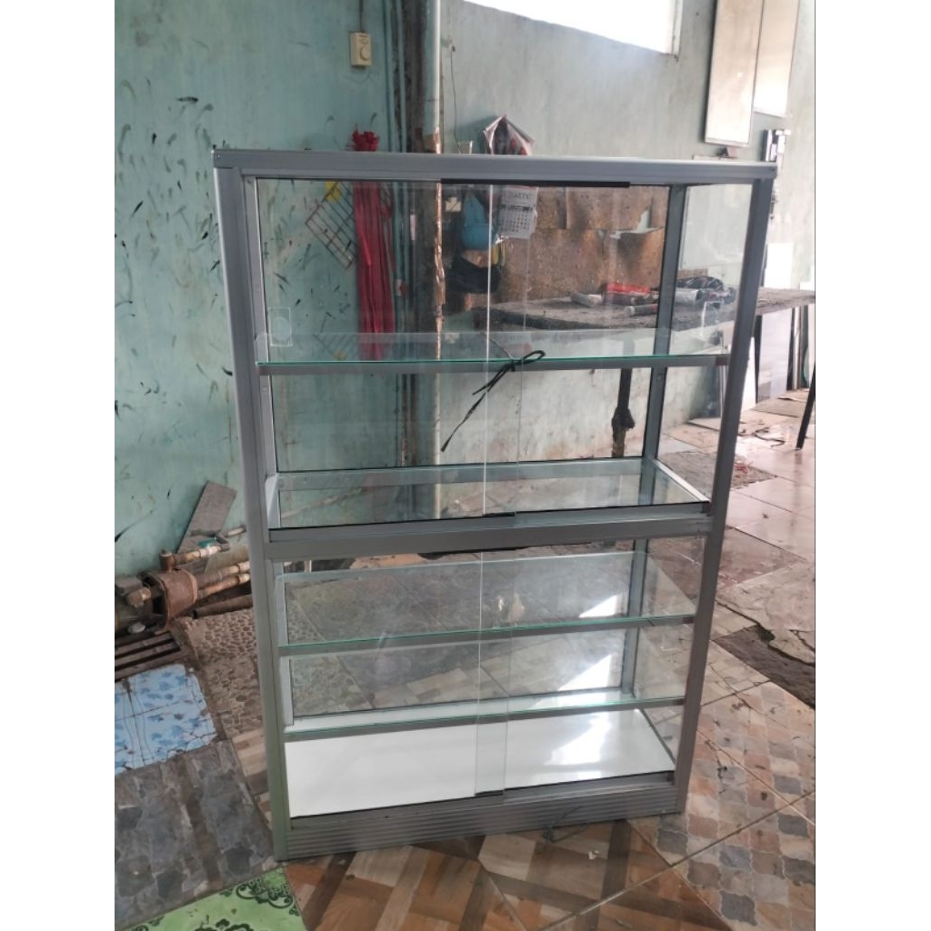 ETALASE KACA PANJANGAN