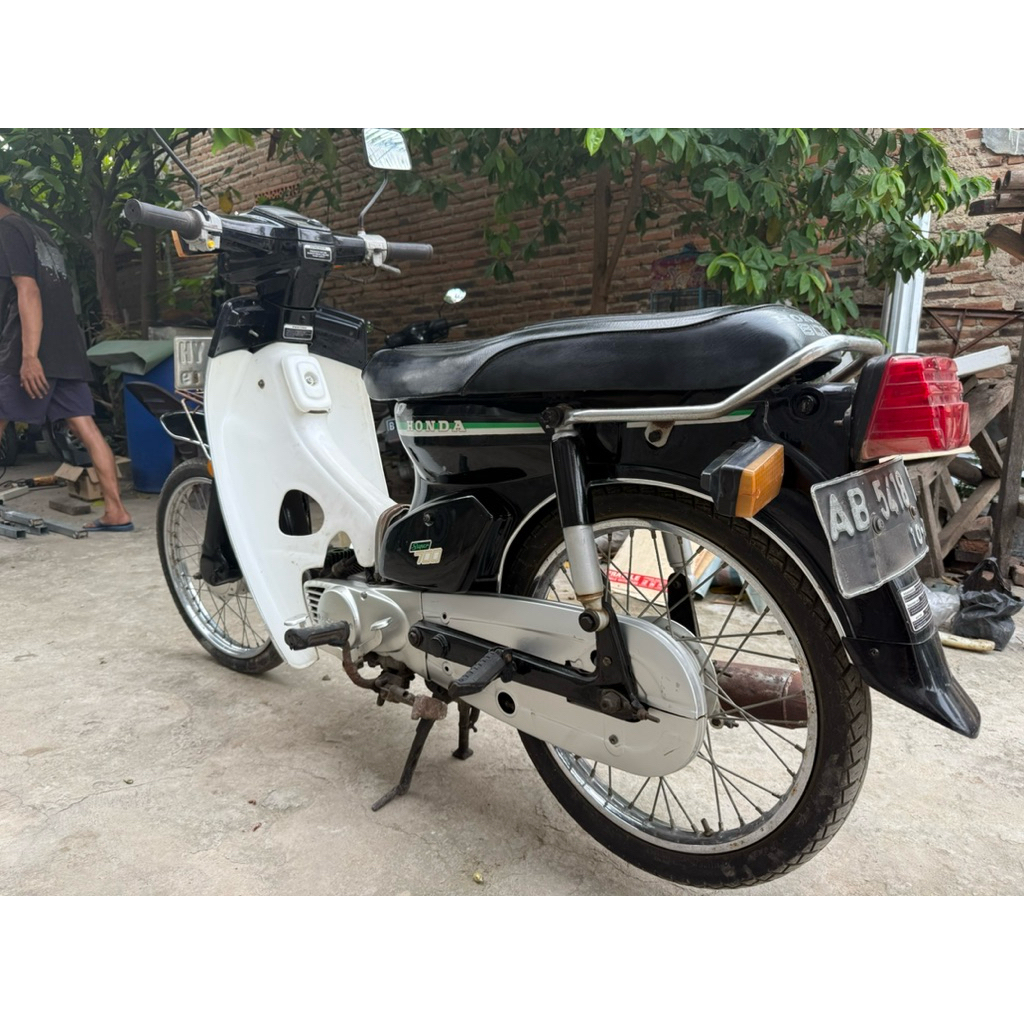 motor bekas honda C700 / honda c70 / motor tua / motor kenangan