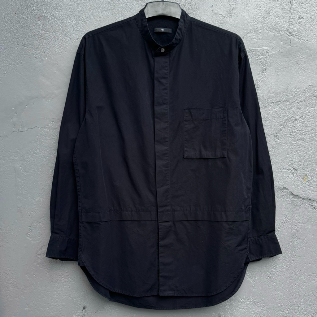 kemeja shanghai lengan panjang uniqlo u hitam hu1