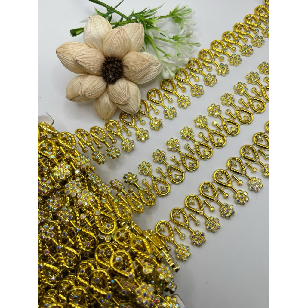 Aplikasi payet meteran plastik baju pesta