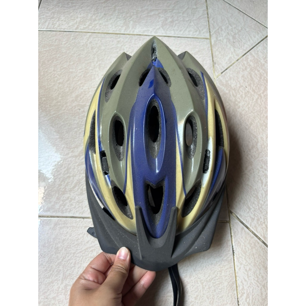 NETT PRELOVED Fingard Helm Sepeda